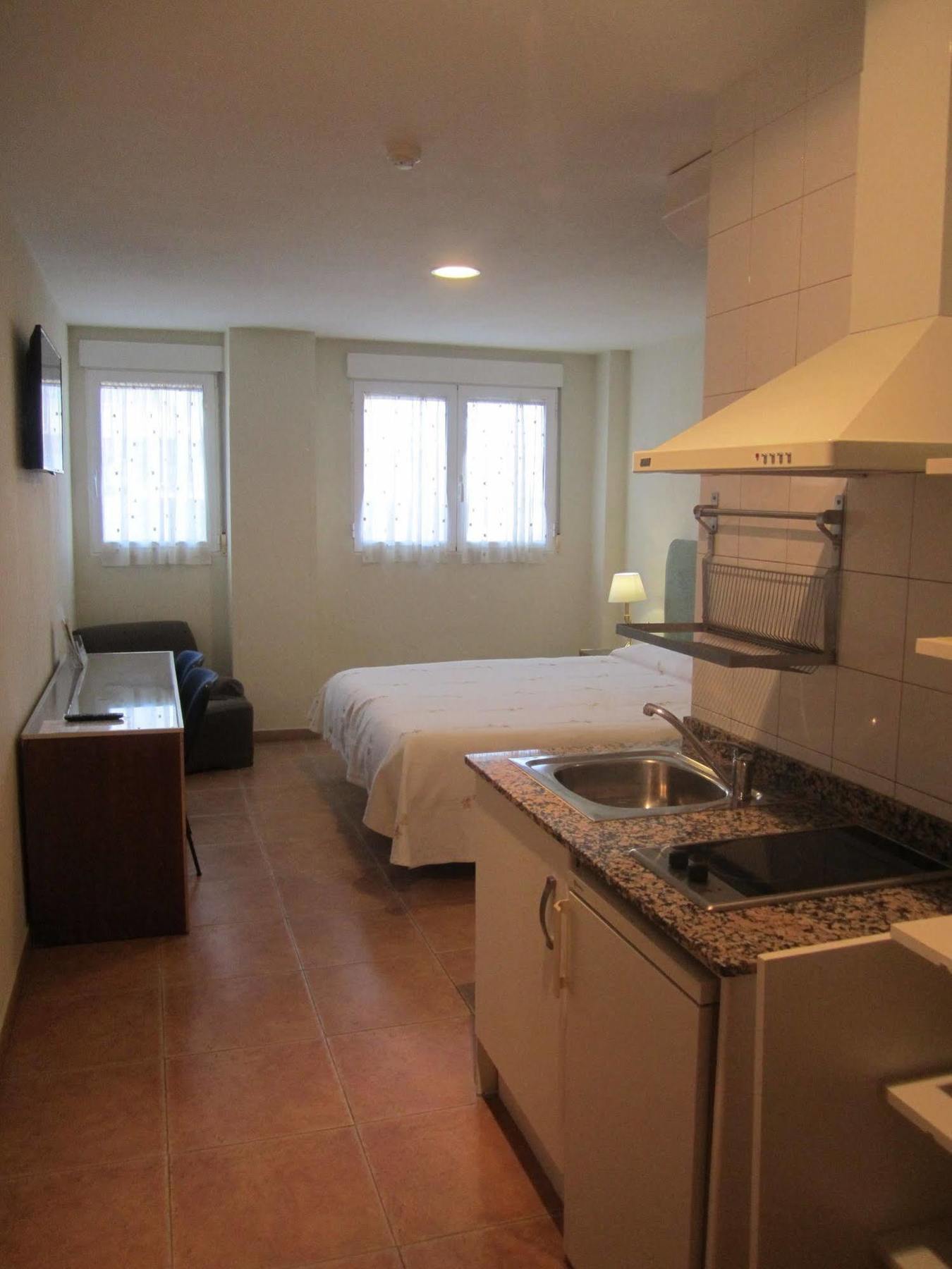 Hostal El Estudio Almansa Esterno foto