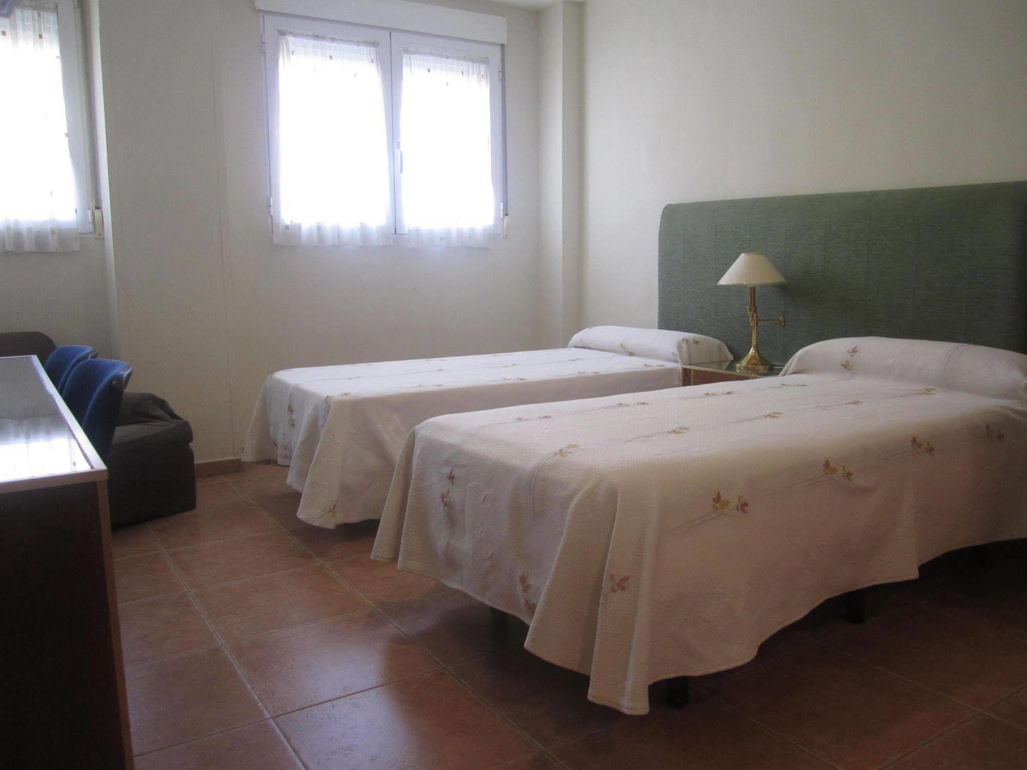 Hostal El Estudio Almansa Esterno foto