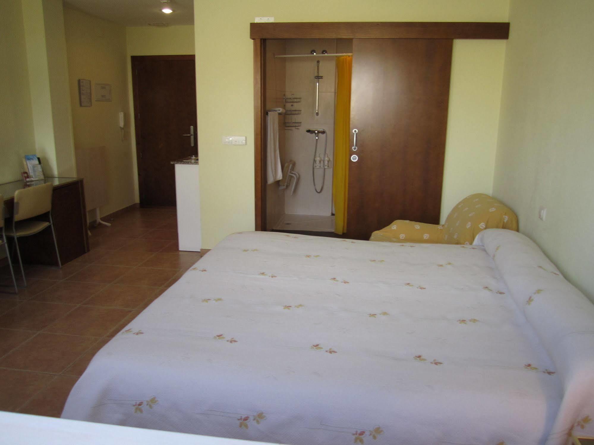 Hostal El Estudio Almansa Esterno foto